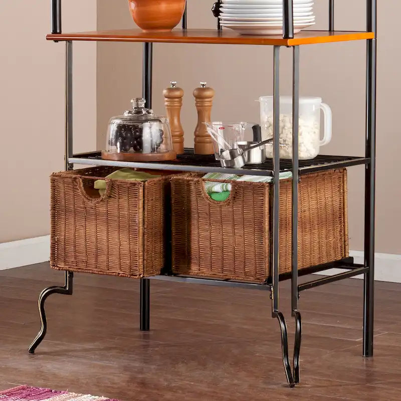 SEI Furniture Docherty schwarzes Bäckerregal mit Rattankörben