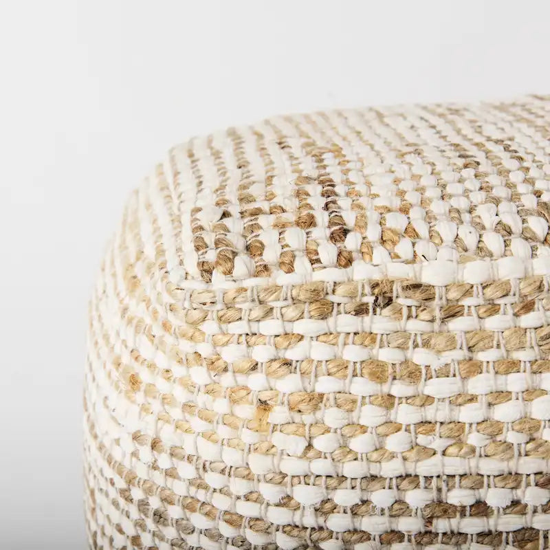 Mercana Ekani quadratischer Pouf aus cremefarbenem und beigefarbenem Baumwollstoff