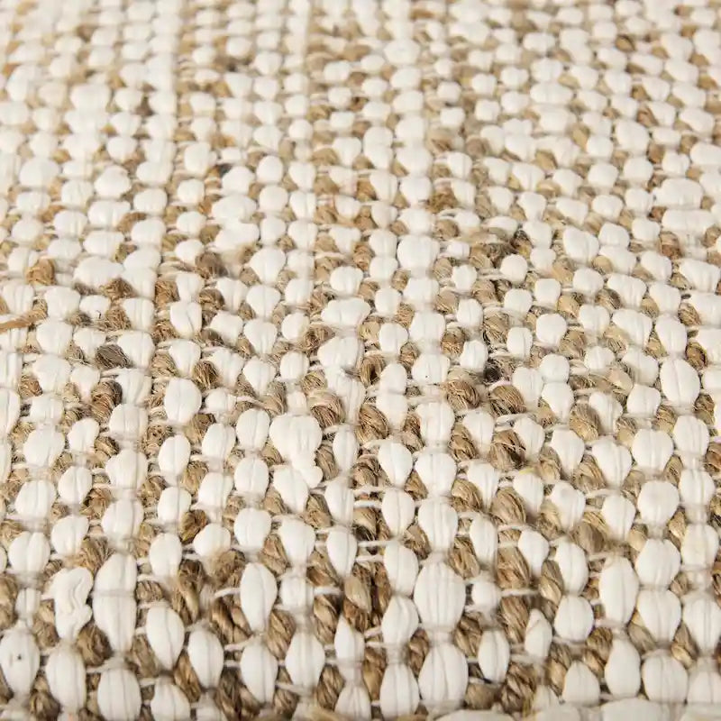 Mercana Ekani quadratischer Pouf aus cremefarbenem und beigefarbenem Baumwollstoff