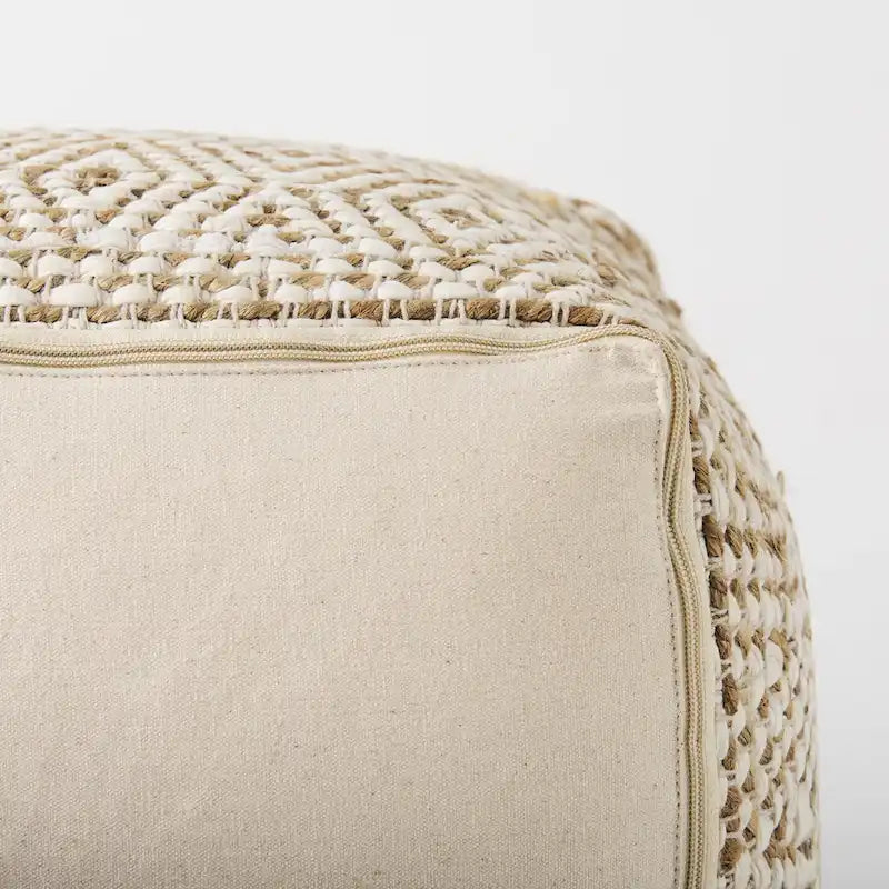 Mercana Ekani quadratischer Pouf aus cremefarbenem und beigefarbenem Baumwollstoff