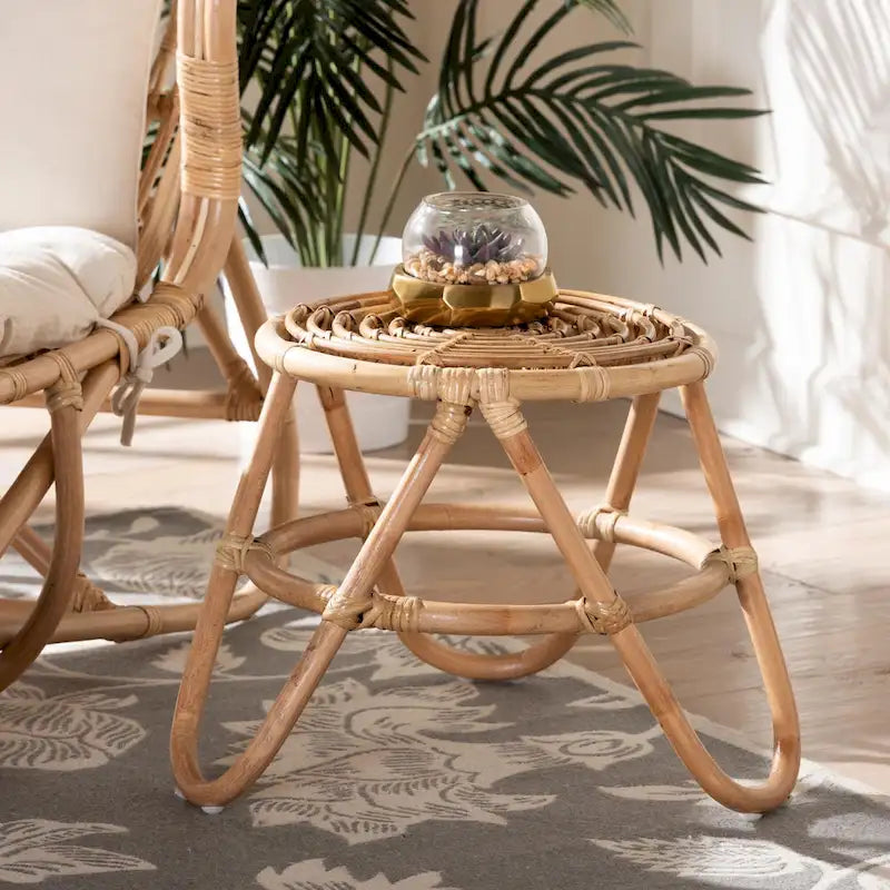 Moderner Boho-Beistelltisch Jacinda von bali & pari aus naturbraunem Rattan