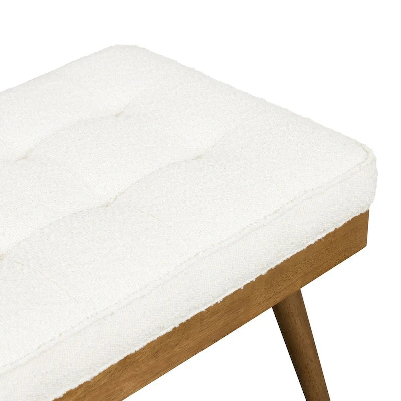 Banc en tissu Luca de Poly & Bark – assise capitonnée avec pieds en bois massif