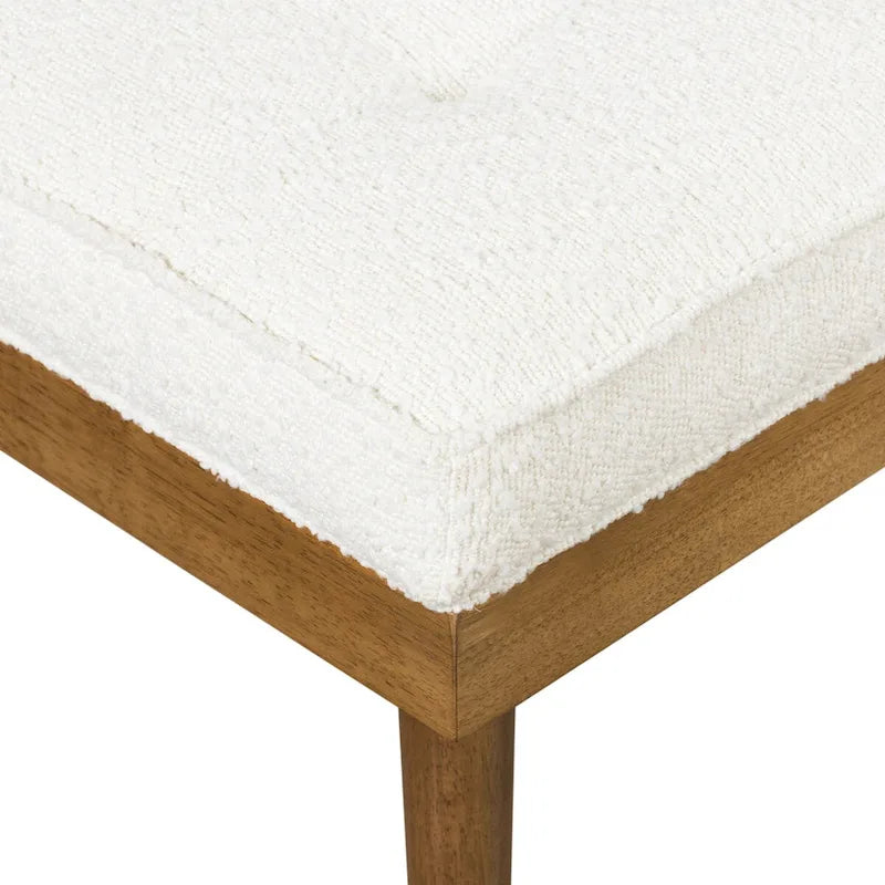 Banc en tissu Luca de Poly & Bark – assise capitonnée avec pieds en bois massif