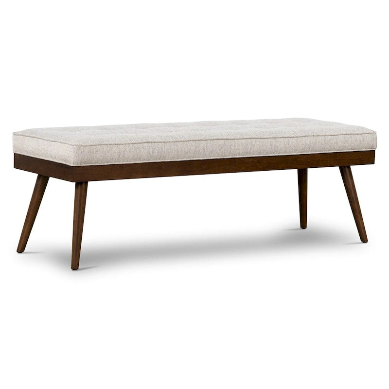 Banc en tissu Luca de Poly & Bark – assise capitonnée avec pieds en bois massif