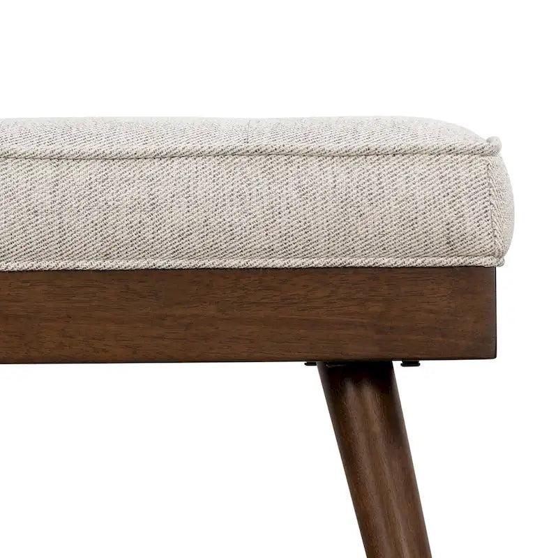 Banc en tissu Luca de Poly & Bark – assise capitonnée avec pieds en bois massif