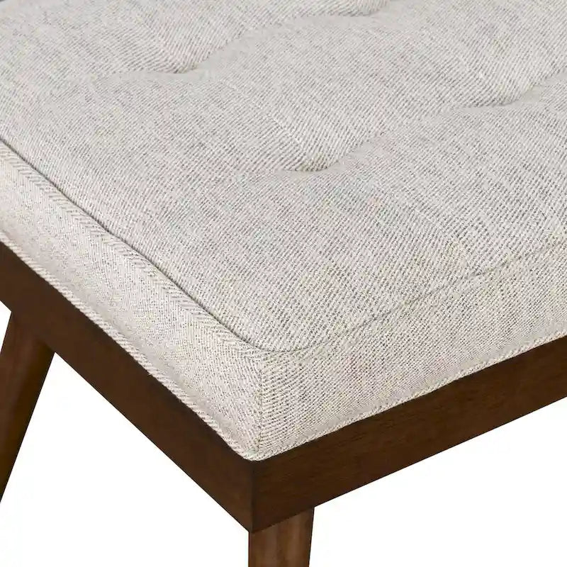 Banc en tissu Luca de Poly & Bark – assise capitonnée avec pieds en bois massif