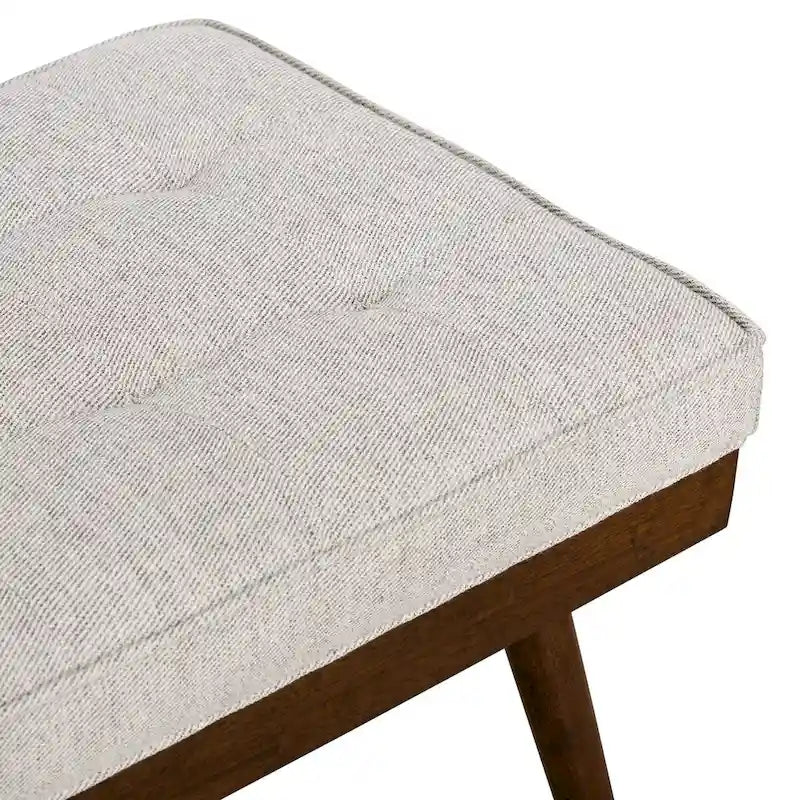 Banc en tissu Luca de Poly & Bark – assise capitonnée avec pieds en bois massif