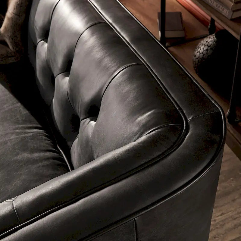 Divanetto Tullio in pelle nera con trapuntatura a bottoni di iNSPIRE Q Modern - Divano