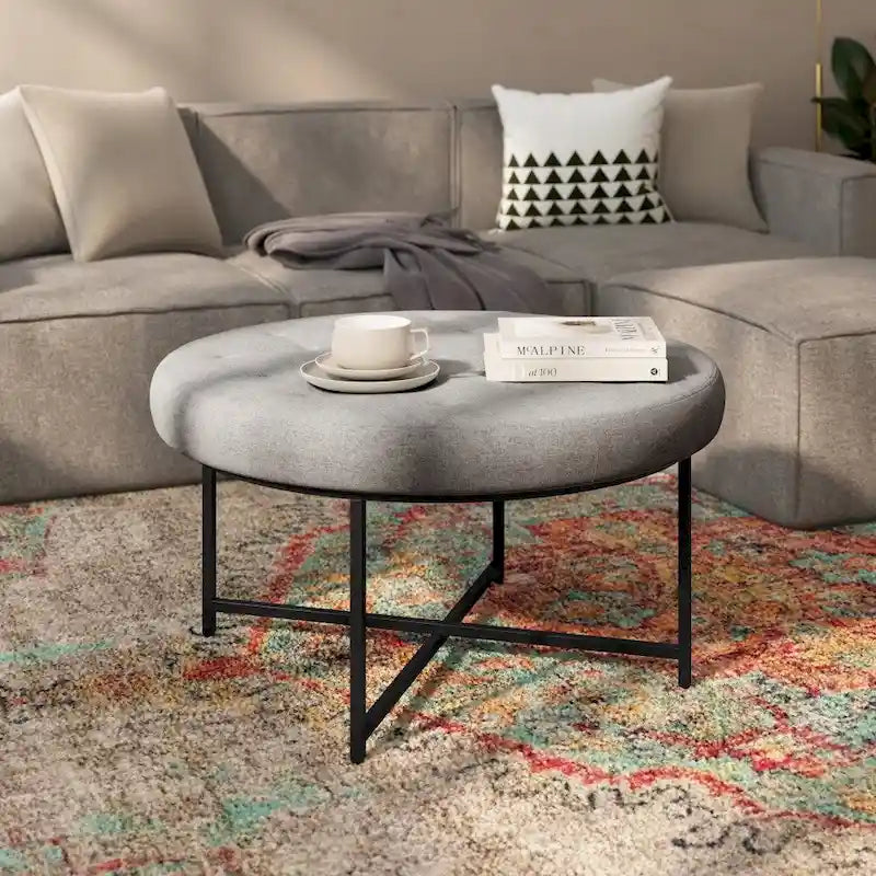 Pouf rond capitonné en coton et lin avec structure en fer