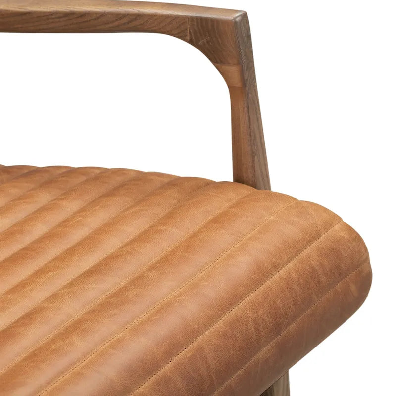 Poltrona lounge Rowan di Poly & Bark — vera pelle italiana pieno fiore