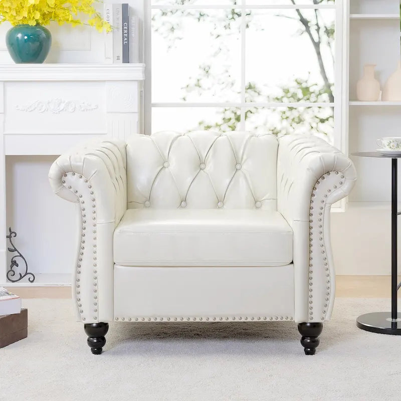 Klasycznie elegancka sofa Chesterfield 84.65 z trzema siedziskami i zawijanymi podłokietnikami, ze skóry PU — solidne nogi z brzozy, miękkie obicie