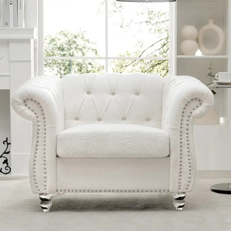 Klasycznie elegancka sofa Chesterfield 84.65 z trzema siedziskami i zawijanymi podłokietnikami, ze skóry PU — solidne nogi z brzozy, miękkie obicie