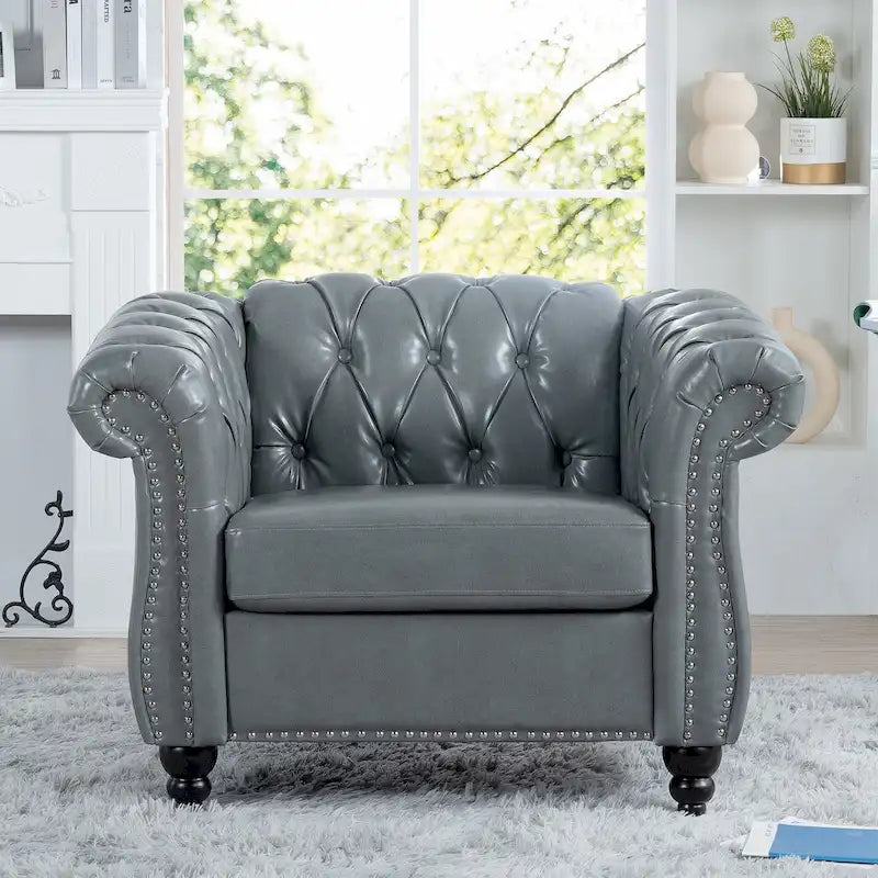 Klasycznie elegancka sofa Chesterfield 84.65 z trzema siedziskami i zawijanymi podłokietnikami, ze skóry PU — solidne nogi z brzozy, miękkie obicie