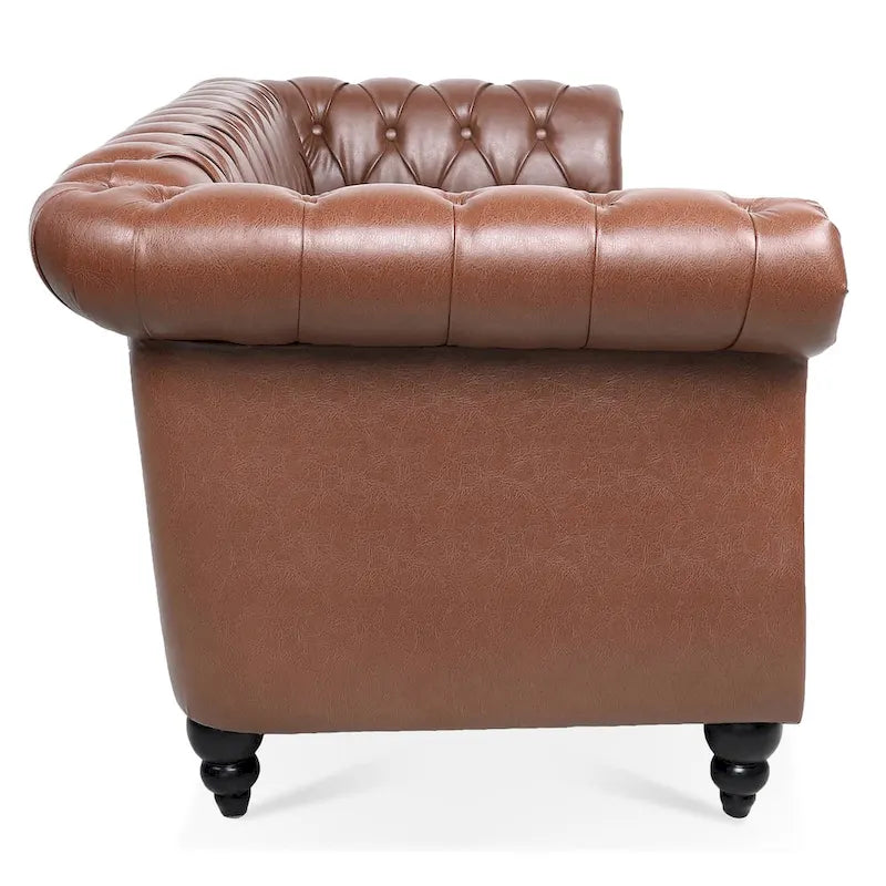 Klassisch elegantes 84.65-Dreisitzer-Chesterfield-Sofa mit gerollten Armlehnen aus PU-Leder – stabile Birkenbeine, weiche Polsterung