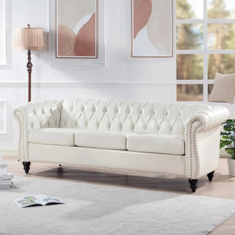 Klassisch elegantes 84.65-Dreisitzer-Chesterfield-Sofa mit gerollten Armlehnen aus PU-Leder – stabile Birkenbeine, weiche Polsterung