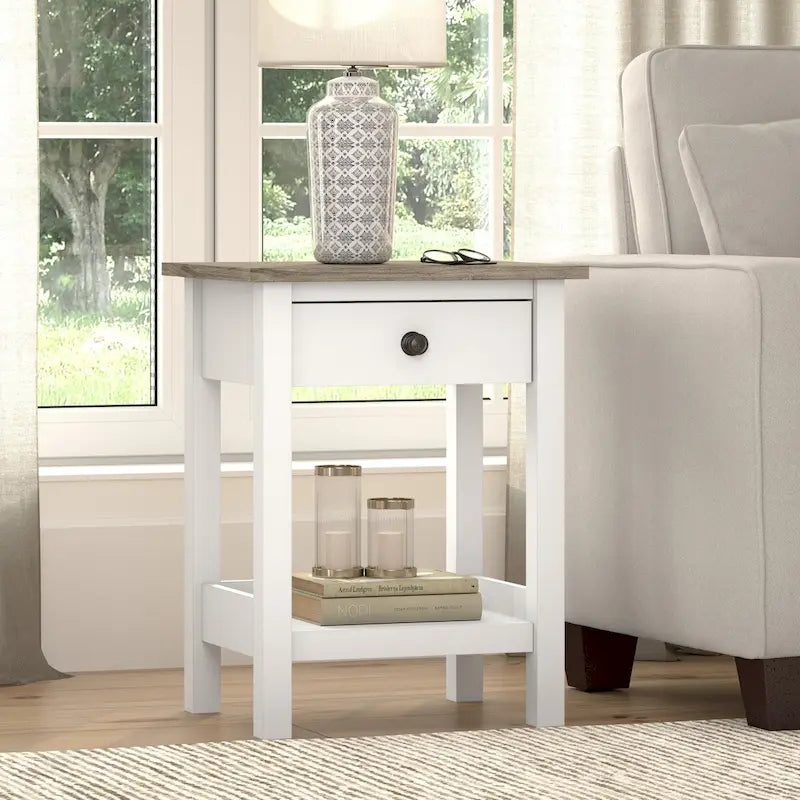 Mayfield Beistelltisch im Landhausstil von Bush Furniture.