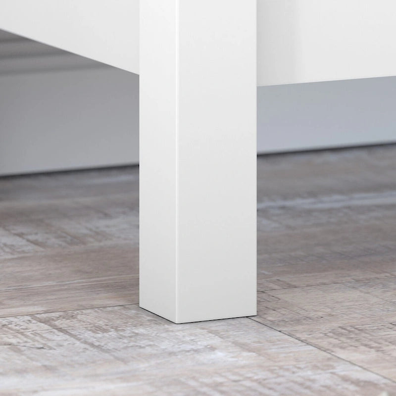 Mayfield Beistelltisch im Landhausstil von Bush Furniture.