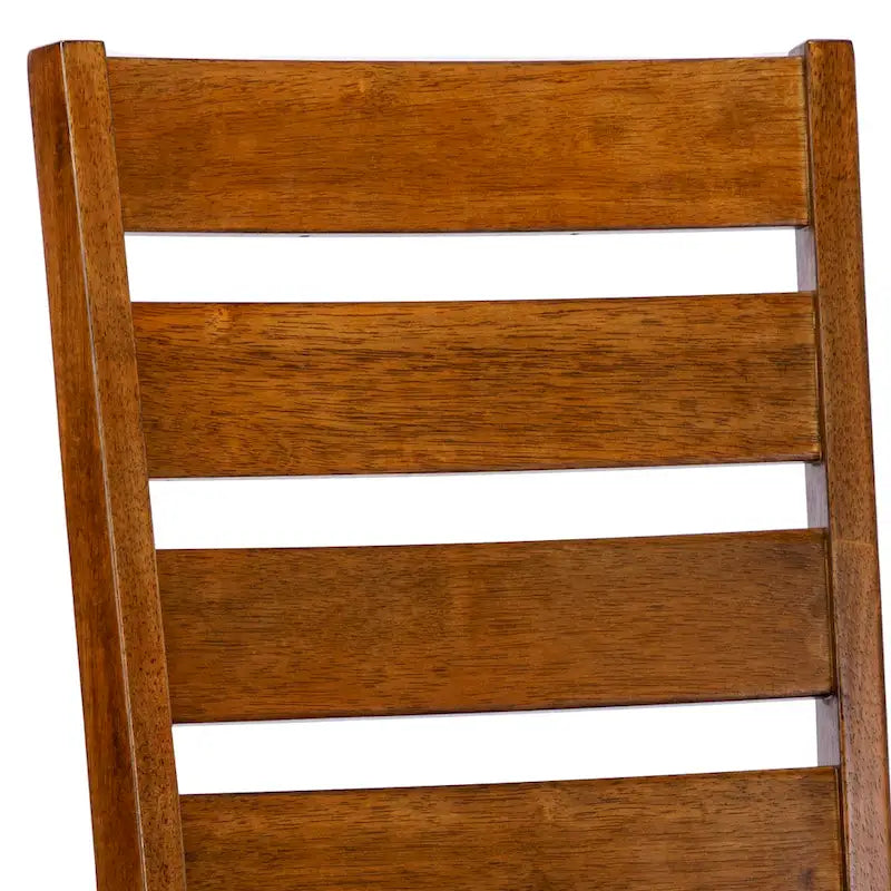 Esszimmerstühle aus Holz mit Leiterlehne