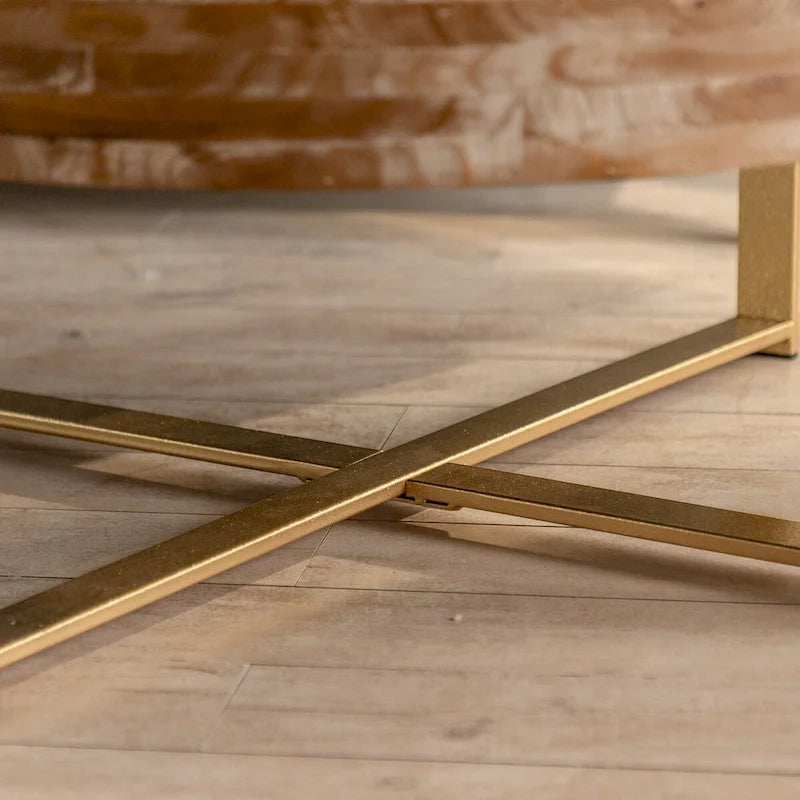 31.29 Zoll runder Couchtisch mit ineinandergreifendem Design, Tischplatte aus Tannenholz und goldfarbenem Kreuzfuß