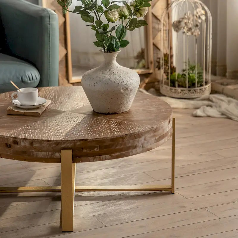 31.29 Zoll runder Couchtisch mit ineinandergreifendem Design, Tischplatte aus Tannenholz und goldfarbenem Kreuzfuß