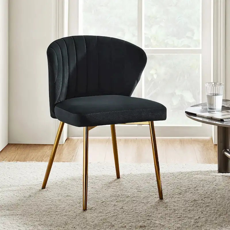 Chaise d’appoint de salle à manger Luna moderne glamour, rembourrée, avec dossier capitonné et petit piètement, par HULALA HOME