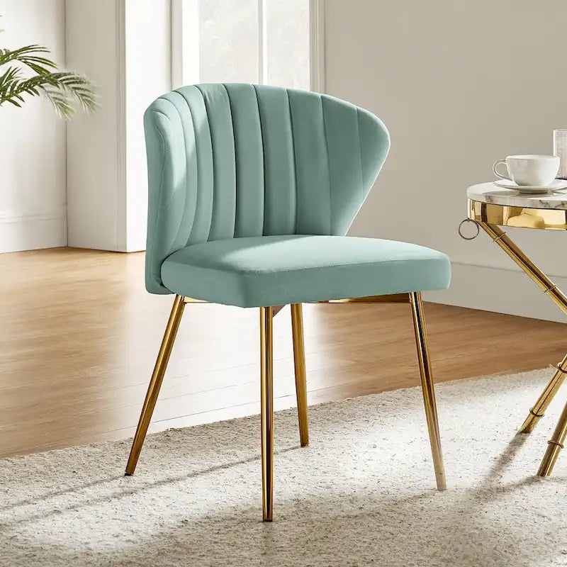 Chaise d’appoint de salle à manger Luna moderne glamour, rembourrée, avec dossier capitonné et petit piètement, par HULALA HOME