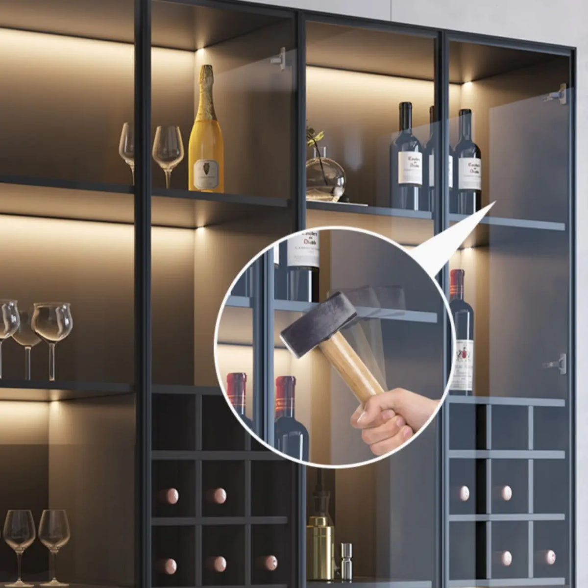 Minimalistischer schwarzer Weinschrank aus Holz mit Glastür