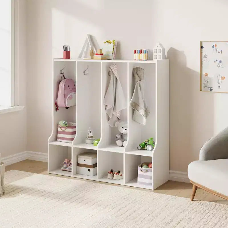 Braun-weißer Garderobenschrank mit 4 Fächern und 8 Haken für Kinder