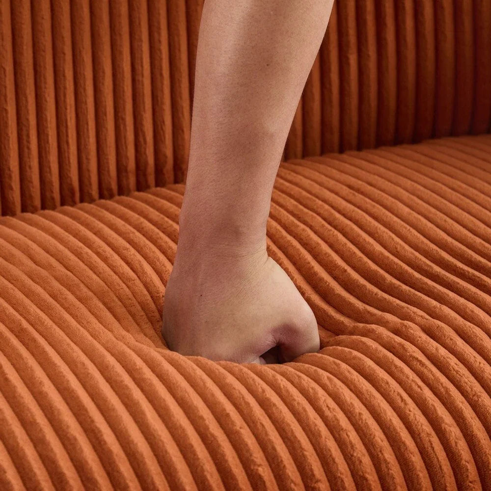 2-zitsbank met bekleding van corduroy en houten poten in walnootkleur
