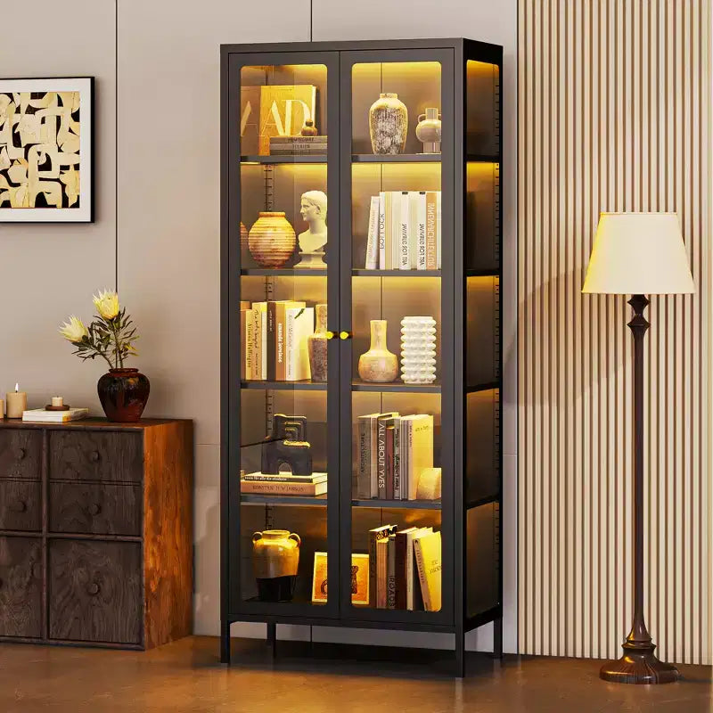Bekrvio 67 inch hoge vitrinekast met glas aan 3 zijden en ledverlichting, 5 opberglagen met dubbele deuren en metalen frame voor verzamelobjecten, ideaal voor kleine ruimtes