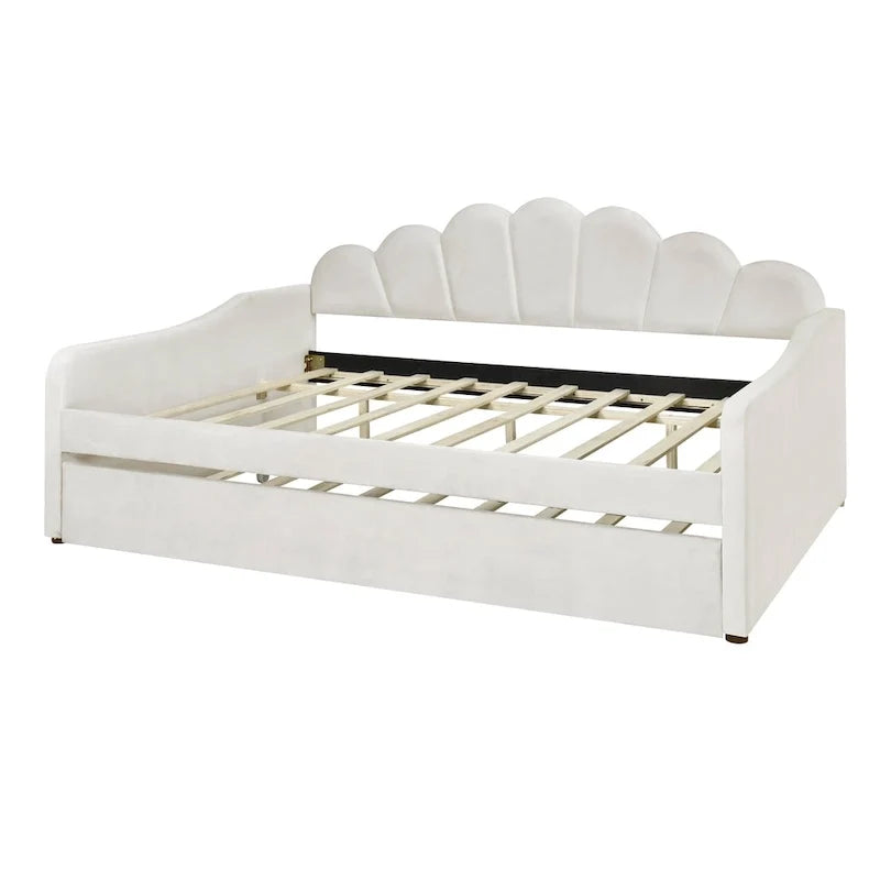 Gestoffeerd ligbed van volledige grootte met schelpvormige rugleuning en onderschuifbed