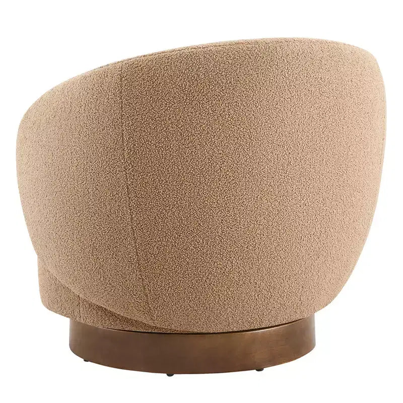 Poltrona barrel girevole imbottita d'accento Spruce&Spring con base in legno