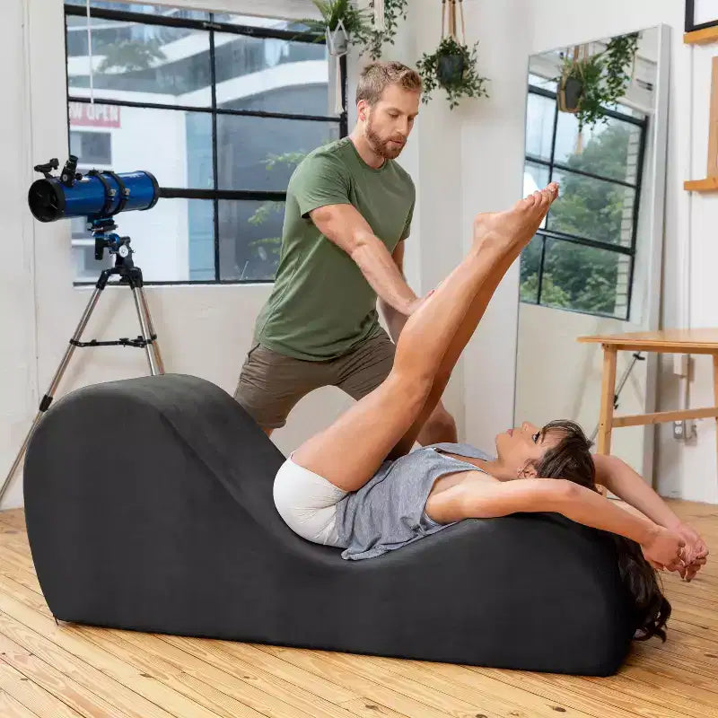Elegancki szezlong Avana do jogi – wyprodukowano w USA – idealny do rozciągania, relaksu, ćwiczeń i nie tylko, 60D x 18W x 26H cali, jasnoszary