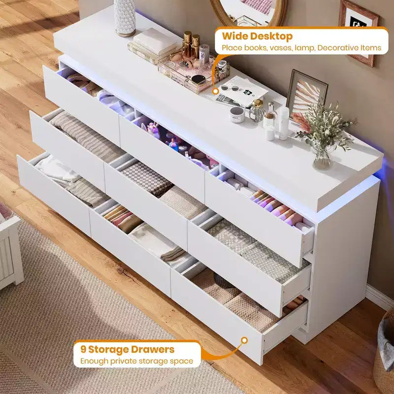 Kommode mit 9 Schubladen fürs Schlafzimmer, Schubladenschrank mit Ladestation und LED-Leuchten, doppelter Holzschrank zur Aufbewahrung, moderne Kommode und TV-Ständer