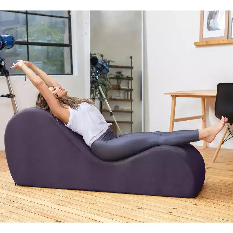 Elegancki szezlong Avana do jogi – wyprodukowano w USA – idealny do rozciągania, relaksu, ćwiczeń i nie tylko, 60D x 18W x 26H cali, jasnoszary