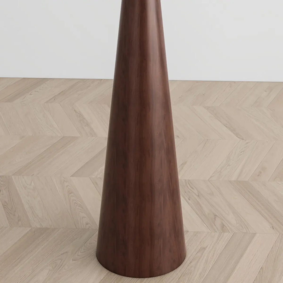 Lampada da terra contemporanea in metallo affusolato con paralume in tessuto