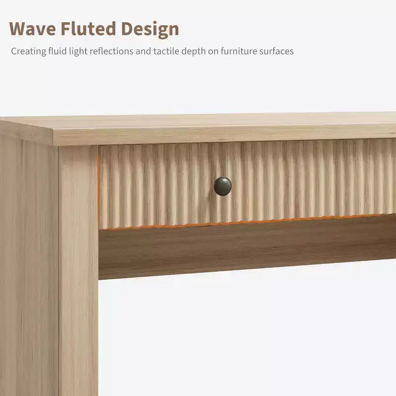 Geriffelter Stauraum-Schreibtisch fürs Homeoffice, moderner Chefschreibtisch mit 54 Zoll und Ladestation, Computertisch aus Holz mit Aktenschubladen fürs Arbeitszimmer