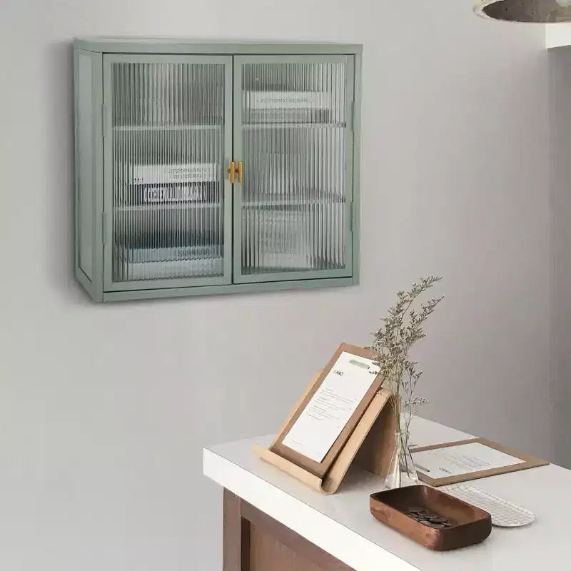 Armoire murale à double porte vitrée avec espace de rangement généreux, portes amovibles, étagères et coffre de rangement pratique pour les outils