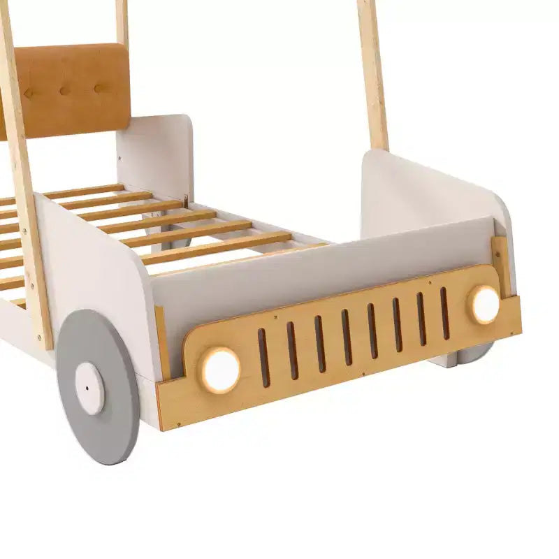 Letto per bambini a forma di auto in legno Whisen con cuscino, telo per il soffitto e LED - Naturale