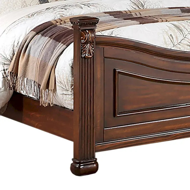 Lit en bois avec tête de lit ouvragée, coloris cerisier foncé