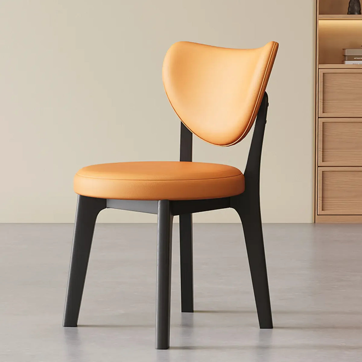 Chaise de salle à manger moderne sans accoudoirs, dossier enveloppant et revêtement en similicuir