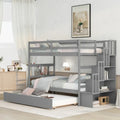 Letto a castello singolo su singolo con letto estraibile singolo e vano portaoggetti integrato nella scala, colore grigio