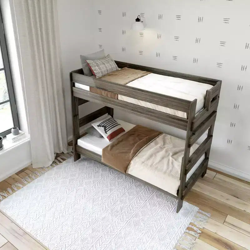 Plank+Beam tömörfa, parasztházi stílusú emeletes ágy felnőtteknek, két egyszemélyes fekvőhellyel