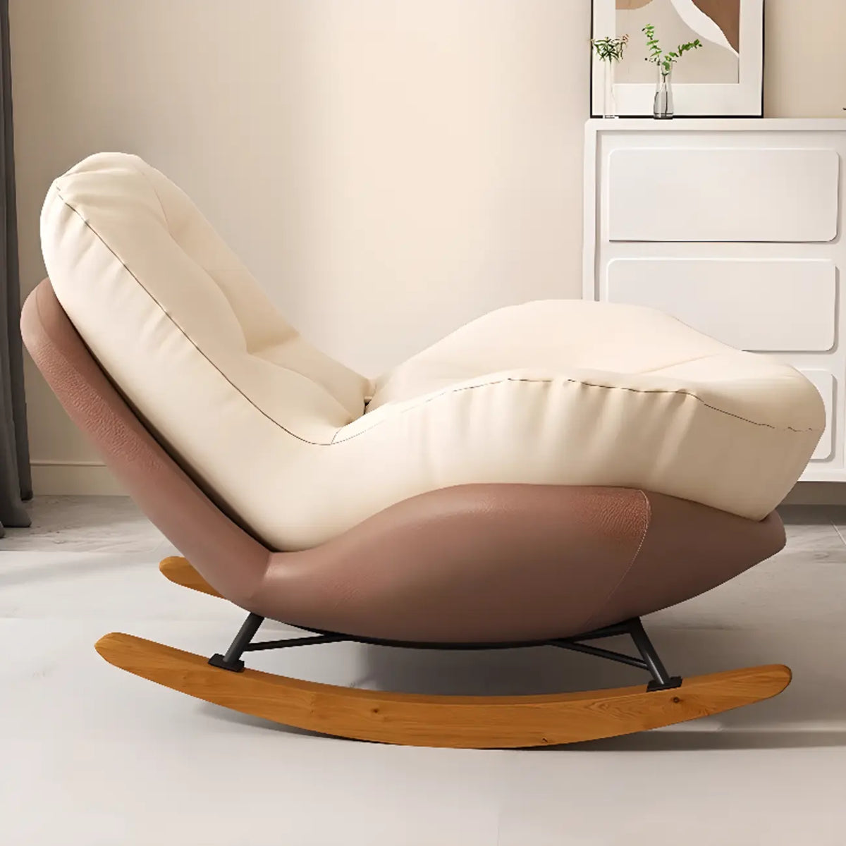 Sedia a dondolo imbottita in stile scandinavo con pouf opzionale