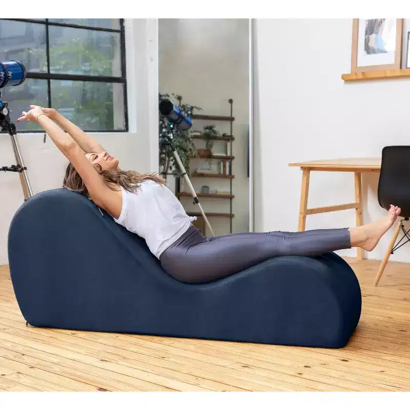 Elegancki szezlong Avana do jogi – wyprodukowano w USA – idealny do rozciągania, relaksu, ćwiczeń i nie tylko, 60D x 18W x 26H cali, jasnoszary