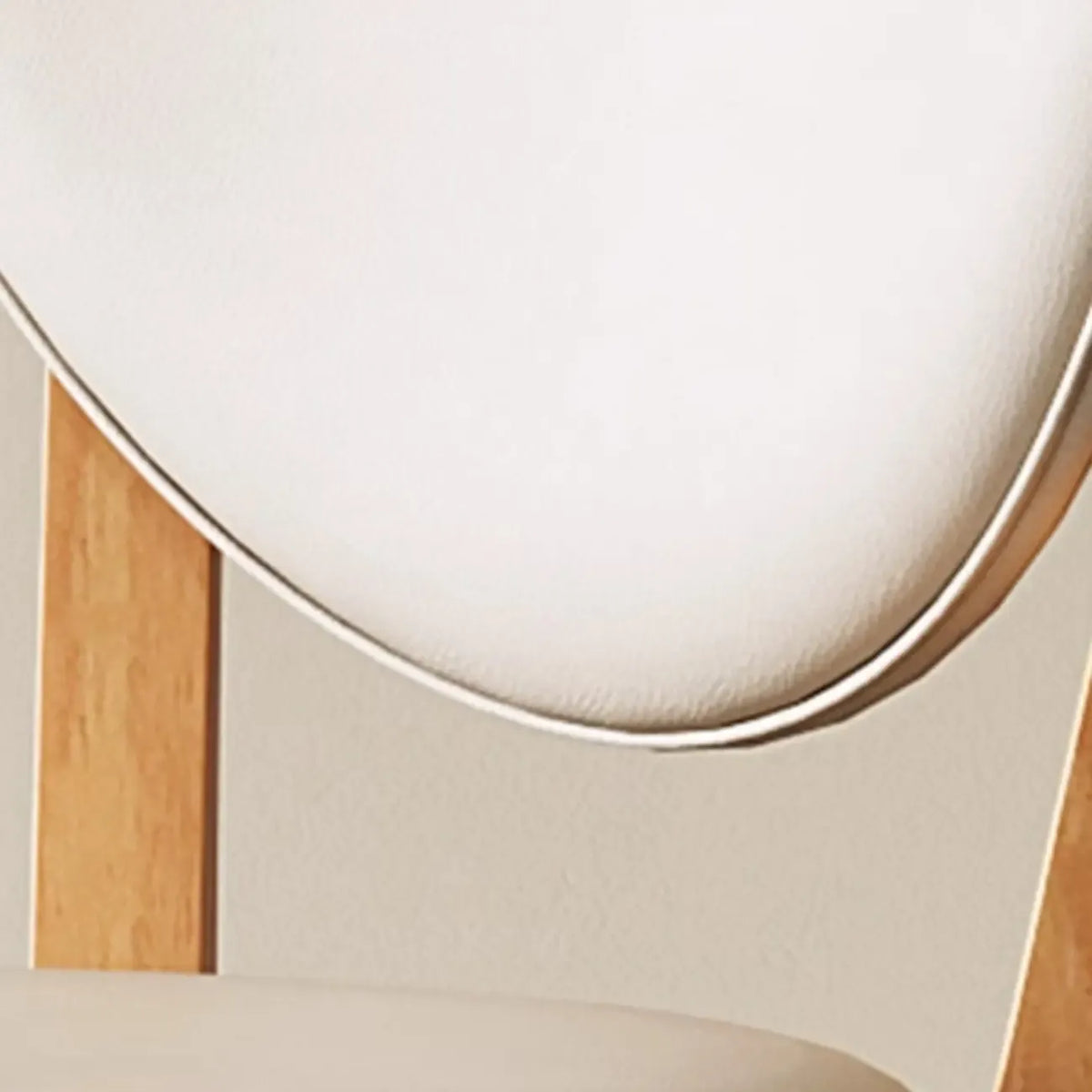 Chaise de salle à manger moderne sans accoudoirs, dossier enveloppant et revêtement en similicuir