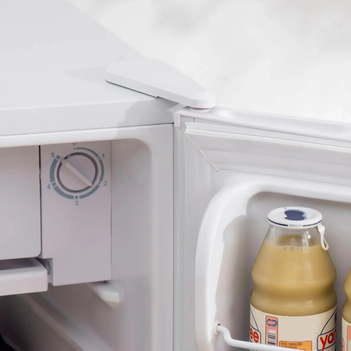 HOMCOM 3.2 Cu.Ft Mini Fridge with Freezer, Single Door Compact Refrigerator with Adjustable Thermostat for Bedroom