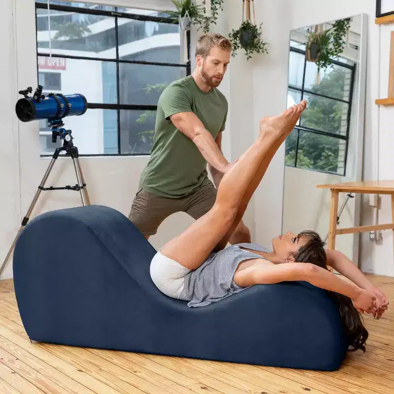 Elegancki szezlong Avana do jogi – wyprodukowano w USA – idealny do rozciągania, relaksu, ćwiczeń i nie tylko, 60D x 18W x 26H cali, jasnoszary