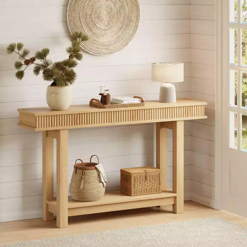 Console en bois cannelé de style champêtre à 2 niveaux avec rangement sur étagère, table d’entrée rectangulaire étroite à placer derrière un canapé pour vestibule, couloir ou salon