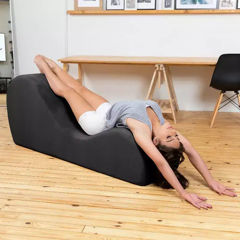 Elegancki szezlong Avana do jogi – wyprodukowano w USA – idealny do rozciągania, relaksu, ćwiczeń i nie tylko, 60D x 18W x 26H cali, jasnoszary